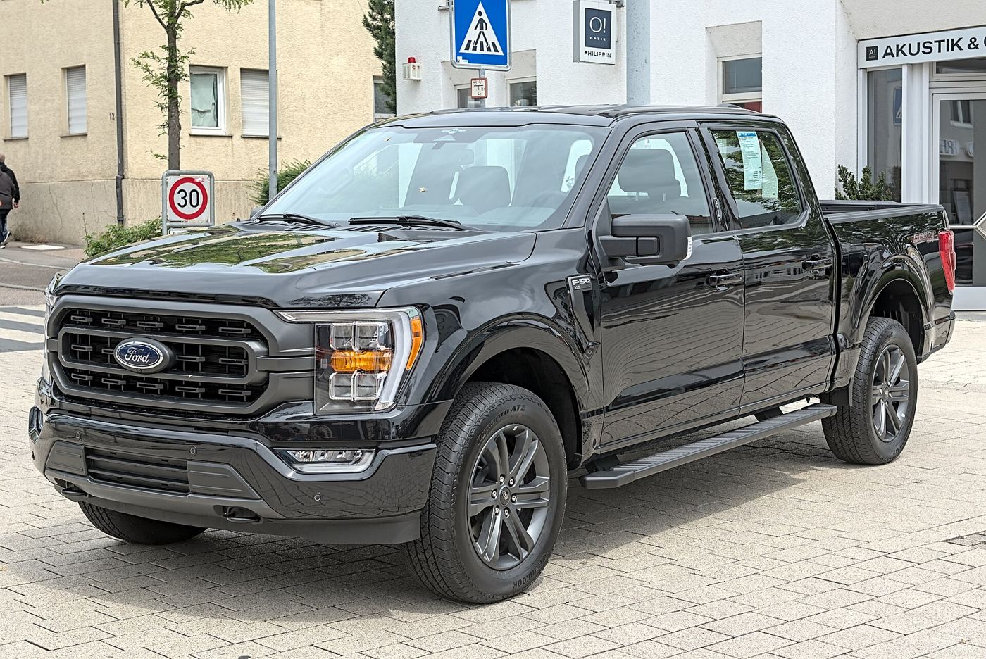 Photo: Alexander Migl · CC BY-SA 4.0 Ford F-150 pickup truck. Photo: Alexander Migl, CC BY-SA 4.0, via Wikimedia Commons.
