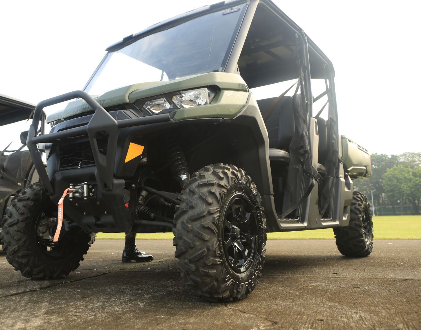 Photo: Public Affairs Office, Armed Forces of the Philippines (cropped) · Public domain Can-Am Defender HD10 side-by-side with a front winch. Photo: Public Affairs Office, Armed Forces of the Philippines (cropped), Public domain, via Wikimedia Commons.